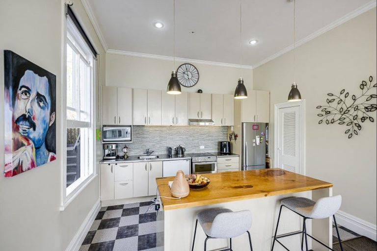Photo of property in 4 Fitzroy Road, Bluff Hill, Napier, 4110
