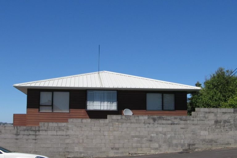 Photo of property in 1/74 Onewa Road, Northcote Point, Auckland, 0627