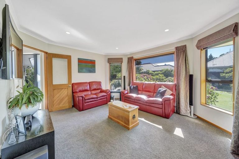 Photo of property in 18 Vanderbilt Place, Halswell, Christchurch, 8025