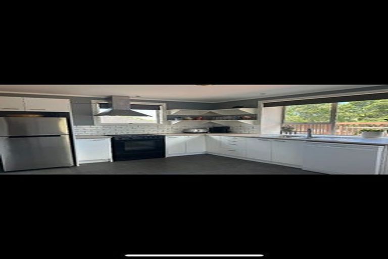 Photo of property in 105 Triangle Road, Massey, Auckland, 0614