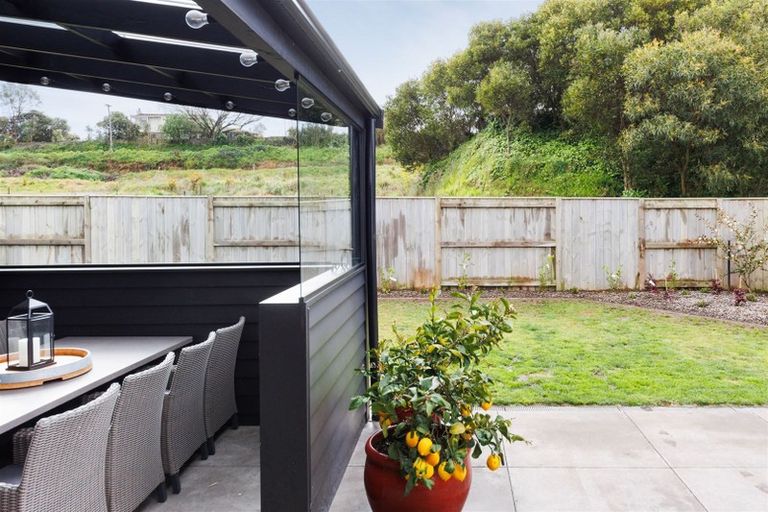 Photo of property in 5 Freedom Drive, Kelvin Grove, Palmerston North, 4414