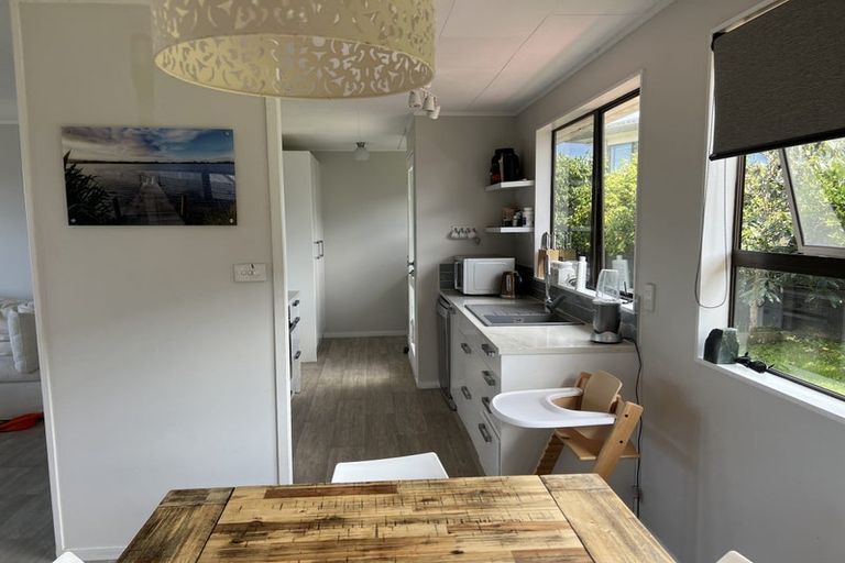 Photo of property in 36 Albatross Road, Red Beach, 0932