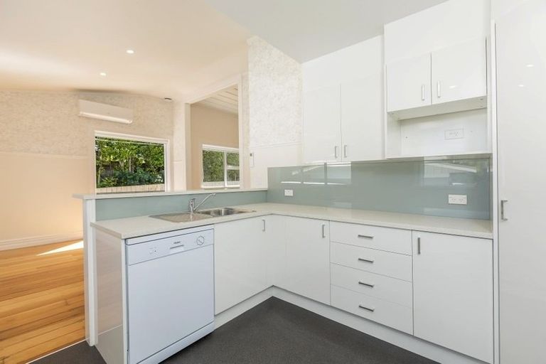 Photo of property in 1/1 Balmain Road, Birkenhead, Auckland, 0626