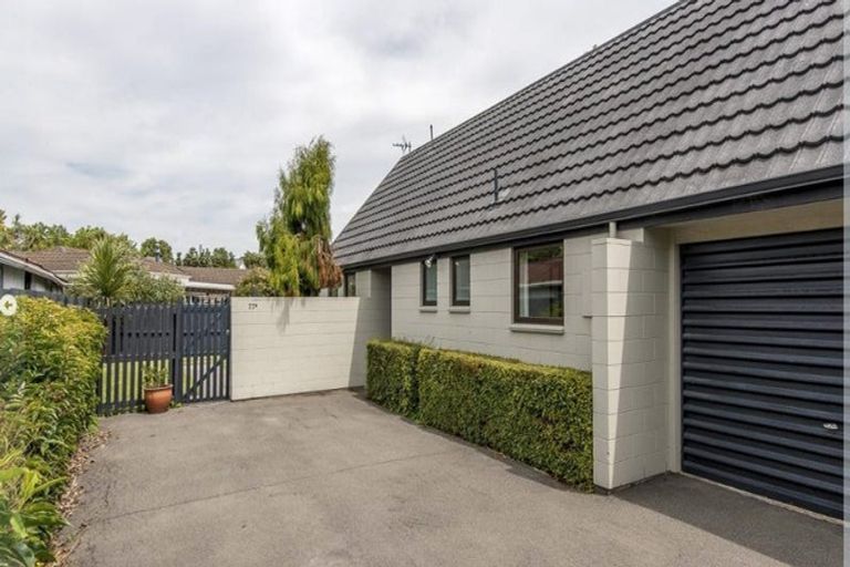 Photo of property in 77a Abberley Crescent, St Albans, Christchurch, 8014