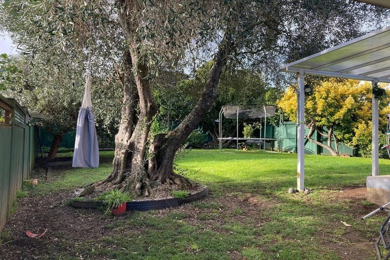 Photo of property in 2/70 Stanniland Street, Sunnyhills, Auckland, 2010