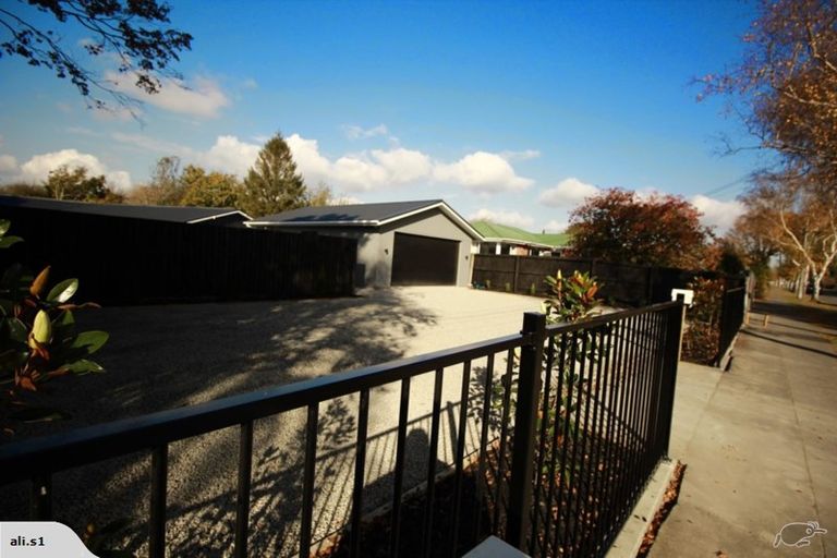 Photo of property in 17 Hawthornden Road, Avonhead, Christchurch, 8042
