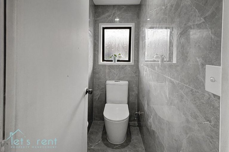 Photo of property in 2/21 Booker Place, Weymouth, Auckland, 2103