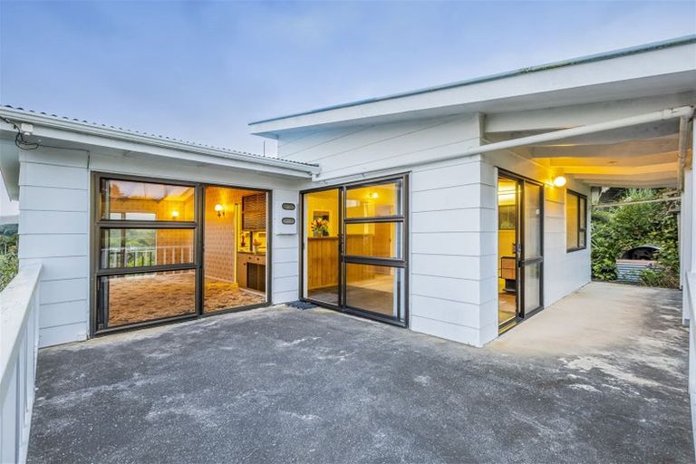 Photo of property in 86 Howard Road, Orere Point, Papakura, 2585