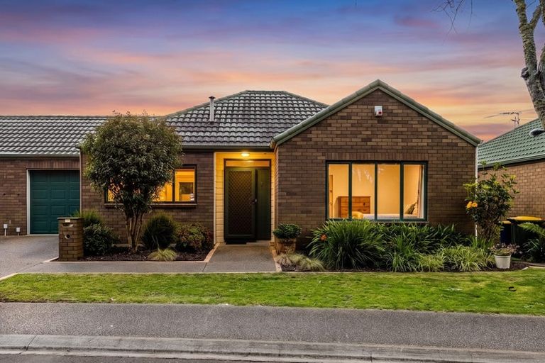 Photo of property in 4 Craiburn Street, Ranui, Auckland, 0612
