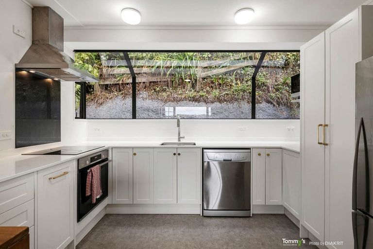 Photo of property in 17 David Crescent, Karori, Wellington, 6012