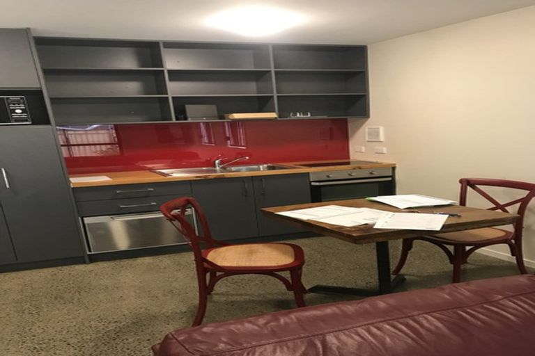 Photo of property in 33 Grove Road, Addington, Christchurch, 8024