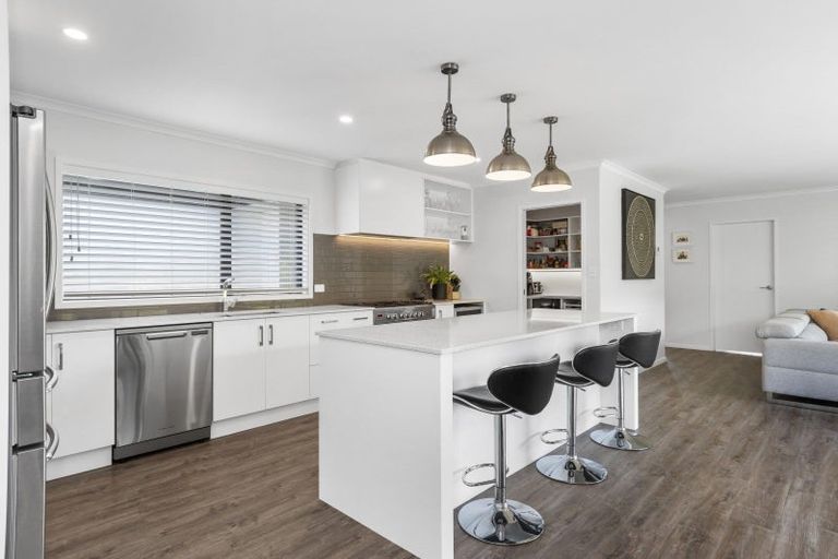 Photo of property in 84 Pakanga Grove, Pyes Pa, Tauranga, 3112