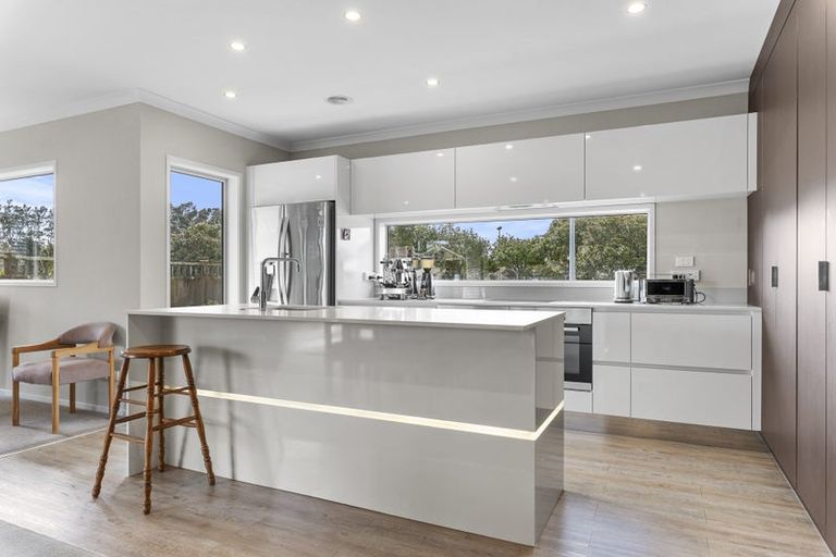 Photo of property in 11 Portland Drive, Mangorei, New Plymouth, 4312