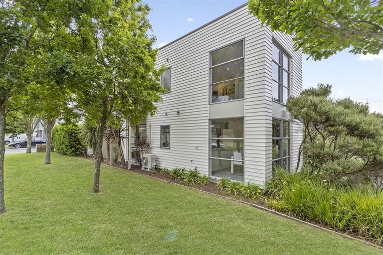 Photo of property in 35 The Track, Takanini, 2112