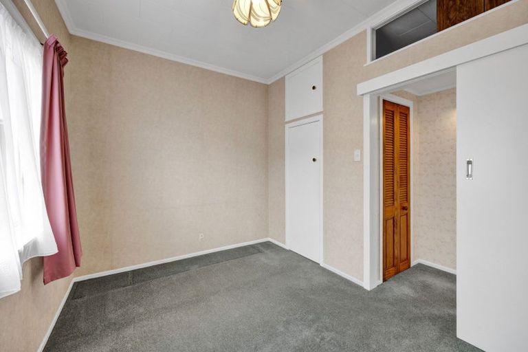 Photo of property in 81 Omata Road, Marfell, New Plymouth, 4310