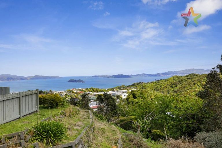 Photo of property in 6 Peach Tree Grove, Maungaraki, Lower Hutt, 5010