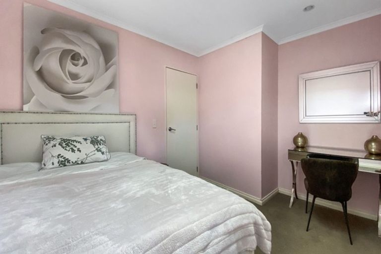 Photo of property in 25 Brooke Ridge Rise, East Tamaki Heights, Auckland, 2016