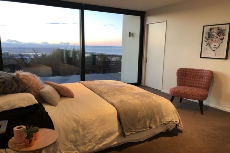 Photo of property in 1 Clearview Lane, Mount Pleasant, Christchurch, 8081