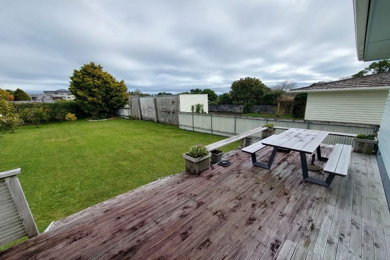 Photo of property in 32 Waimea Street, Westown, New Plymouth, 4310