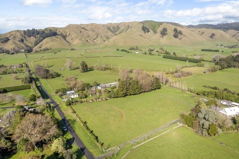 Photo of property in 156 Gear Road, Te Horo, Otaki, 5582