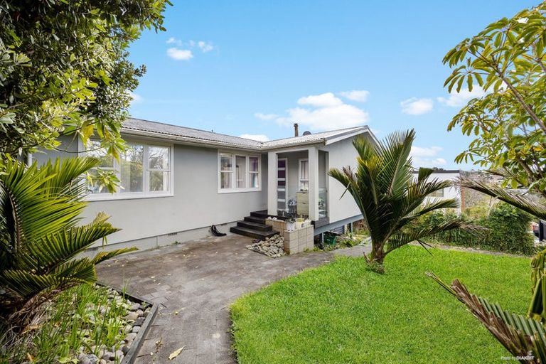 Photo of property in 14 Ludlow Terrace, Totara Vale, Auckland, 0627