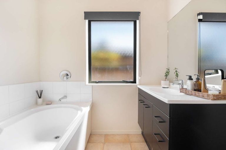 Photo of property in 16a George Crescent, Buckland, Pukekohe, 2677