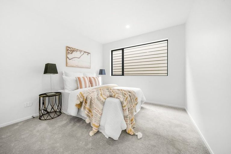 Photo of property in 102a Te Oneroa Way, Long Bay, Auckland, 0630