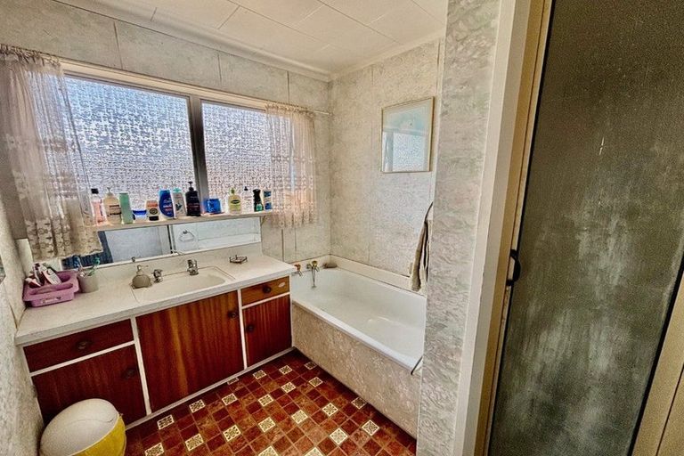 Photo of property in 3 Howard Road, Taradale, Napier, 4112