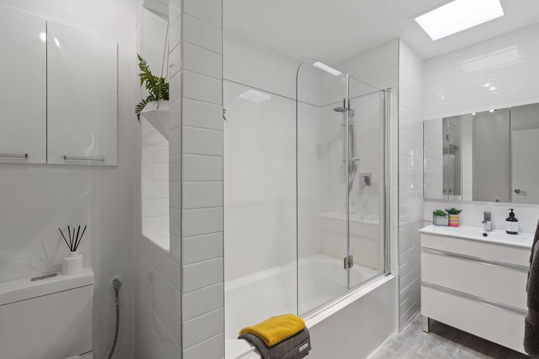 Photo of property in 22 Ashcroft Avenue, Mangere Bridge, Auckland, 2022