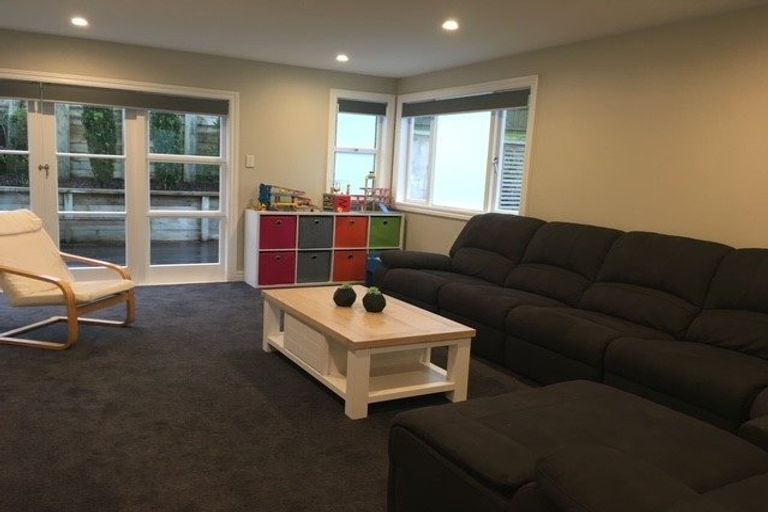 Photo of property in 25 Glenfern Road, Mellons Bay, Auckland, 2014