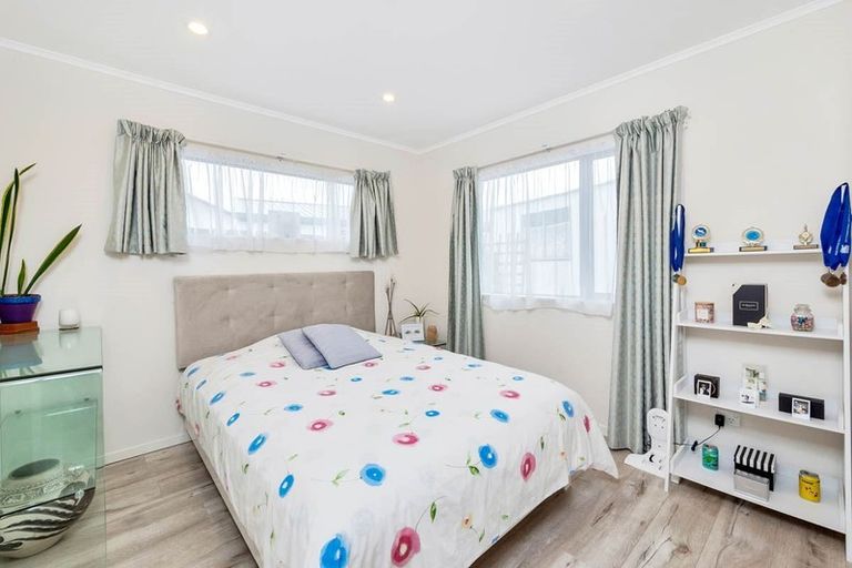 Photo of property in 2 Silverstone Place, Henderson, Auckland, 0612