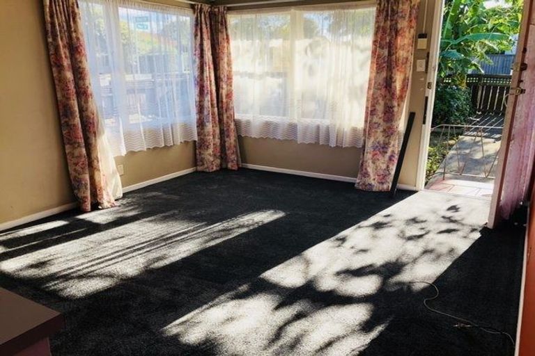 Photo of property in 1/27 Nikau Street, New Lynn, Auckland, 0600