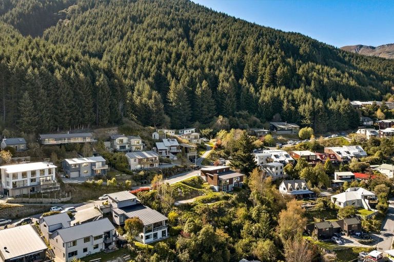 Photo of property in 38 Dart Place, Fernhill, Queenstown, 9300