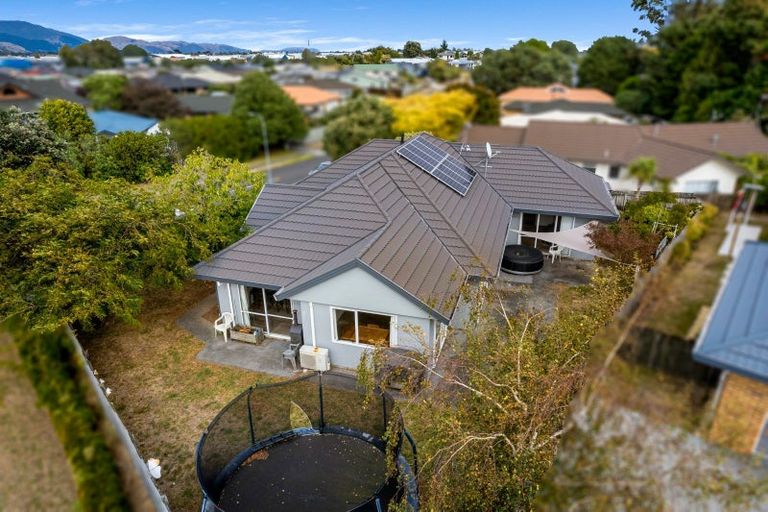 Photo of property in 36 Guildford Drive, Paraparaumu, 5032