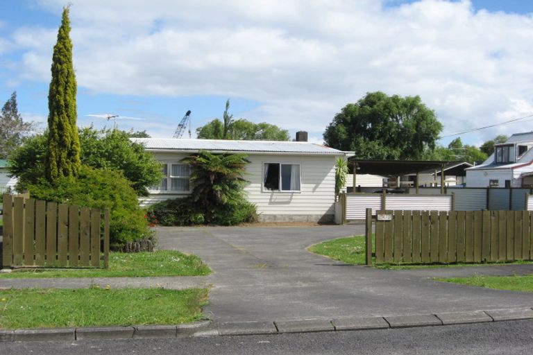 Photo of property in 14 Cross Street, Papakura, 2110