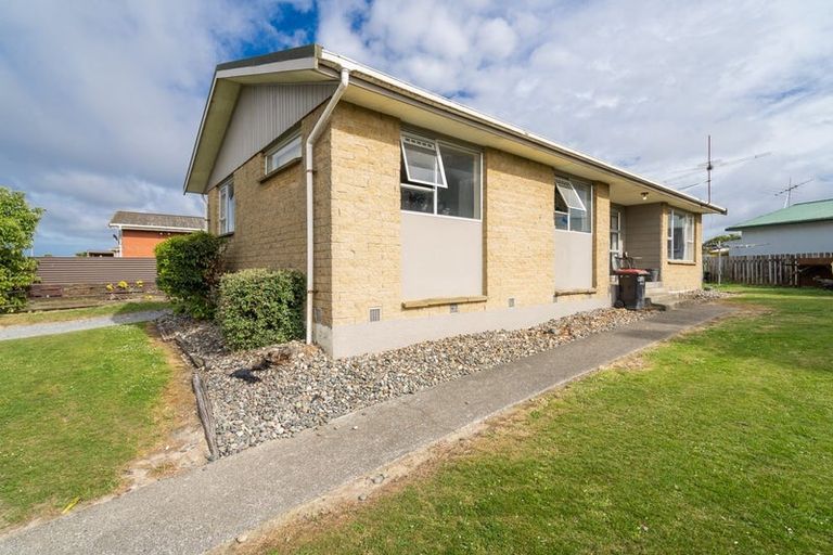 Photo of property in 35 Dunbeath Crescent, Kew, Invercargill, 9812