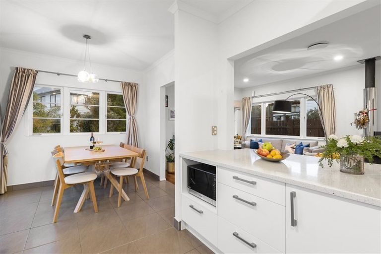 Photo of property in 77 West Harbour Drive, West Harbour, Auckland, 0618