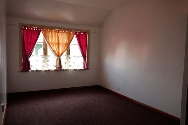 Photo of property in 11 Savage Crescent, Upper Hutt Central, Upper Hutt, 5018