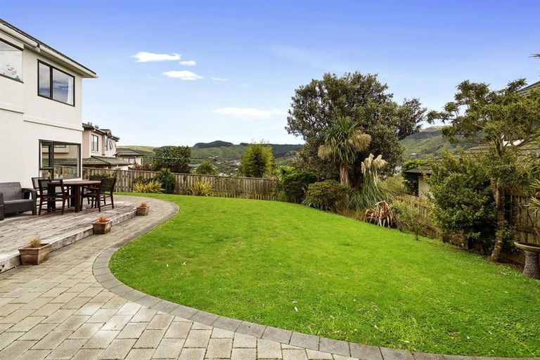 Photo of property in 2 Pikitanga Close, Tawa, Wellington, 5028