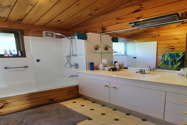 Photo of property in 78 Cheriton Road, Mellons Bay, Auckland, 2014