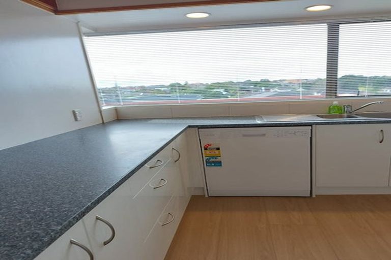 Photo of property in 34b Mark Edward Drive, Half Moon Bay, Auckland, 2012