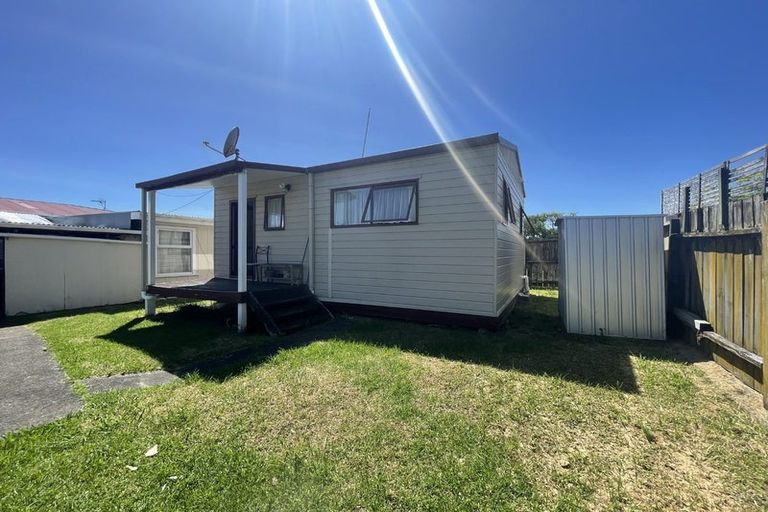 Photo of property in 16 Saint Leonards Road, Kelston, Auckland, 0602