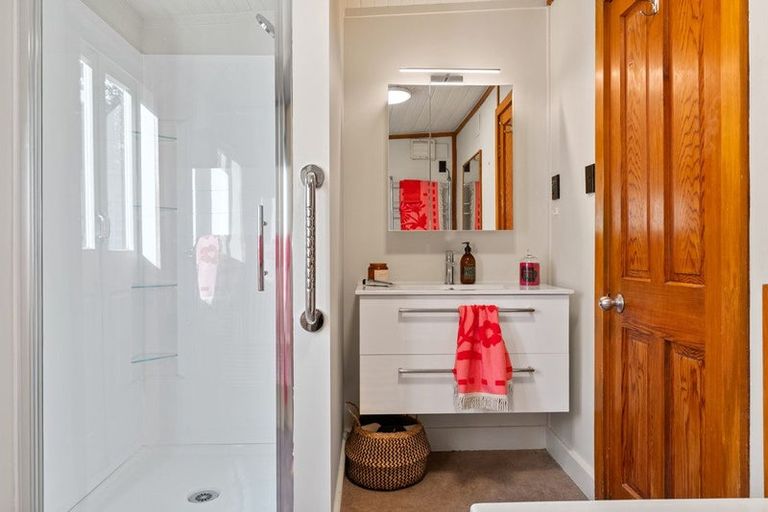Photo of property in 10 Ferry Street, Seatoun, Wellington, 6022