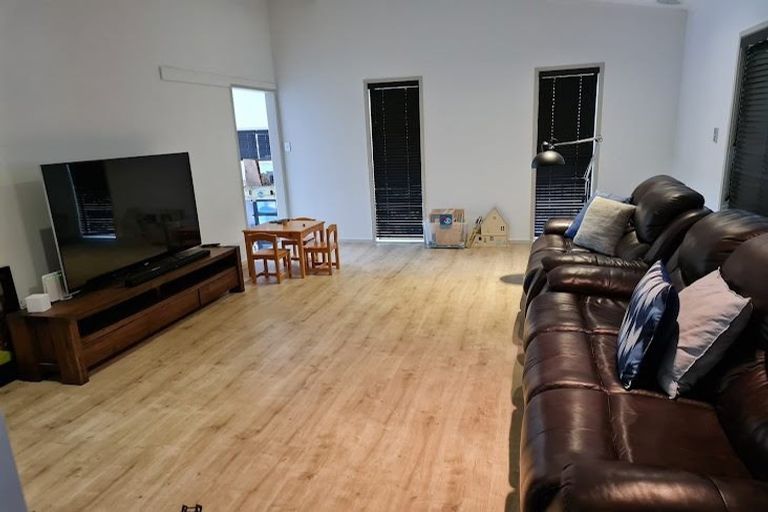 Photo of property in 18 Mappin Place, Chatswood, Auckland, 0626