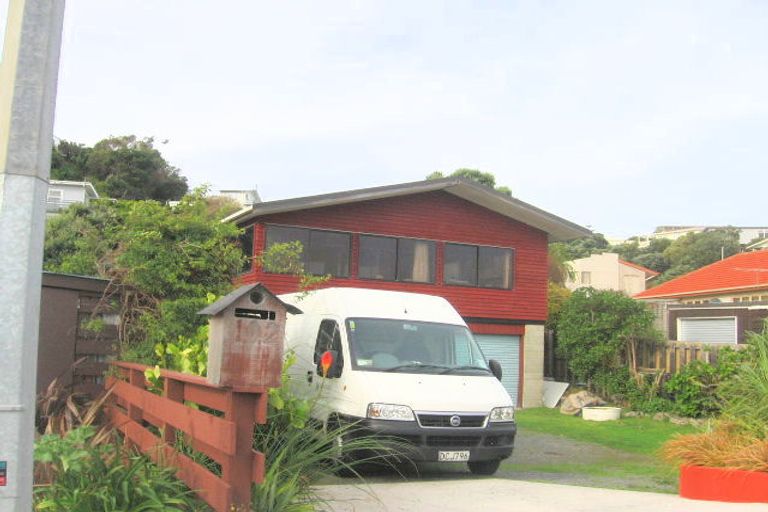 Photo of property in 102 Mana Esplanade, Paremata, Porirua, 5026