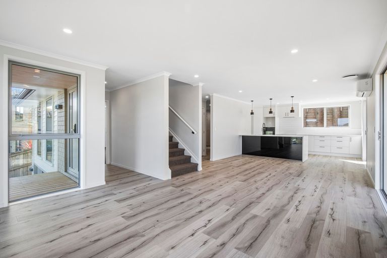 Photo of property in 2 Valley Heights Lane, Pukekohe, 2120