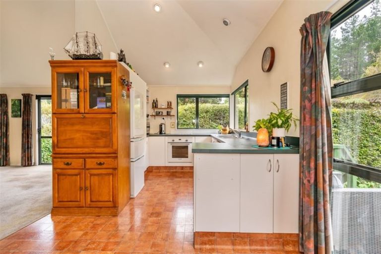 Photo of property in 21 Elmslie Road, Pinehaven, Upper Hutt, 5019