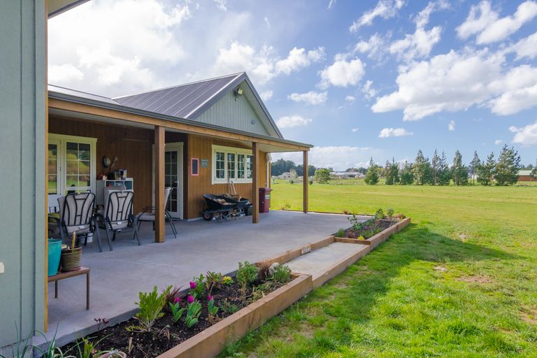 Photo of property in 104c Mannings Road, Carrington, Carterton, 5791