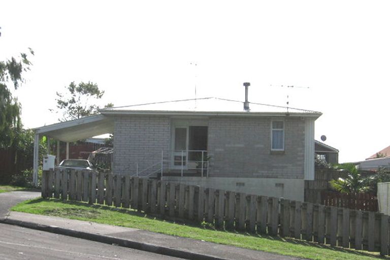 Photo of property in 11 Reverie Place, Massey, Auckland, 0614