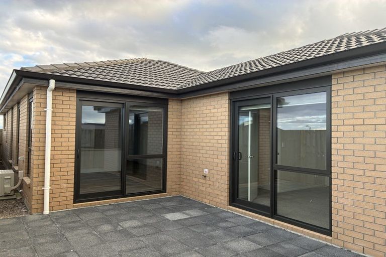 Photo of property in 28 Waruhia Crescent, Rototuna North, 3210